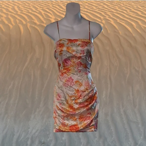 NWT Showpo. Floral Elbereth Mini       Dress ~sz 6 - Picture 2 of 6